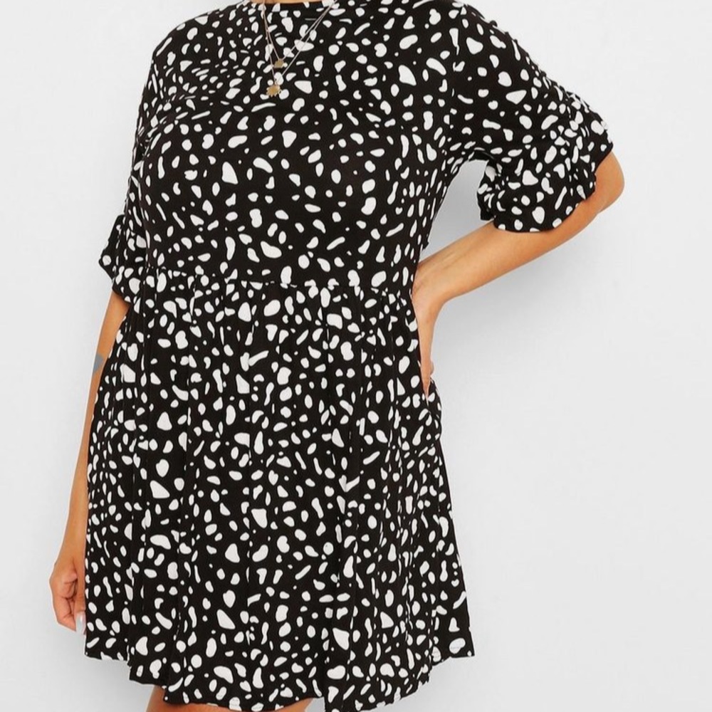 BooHoo Dress Black Trapeze Ruffle